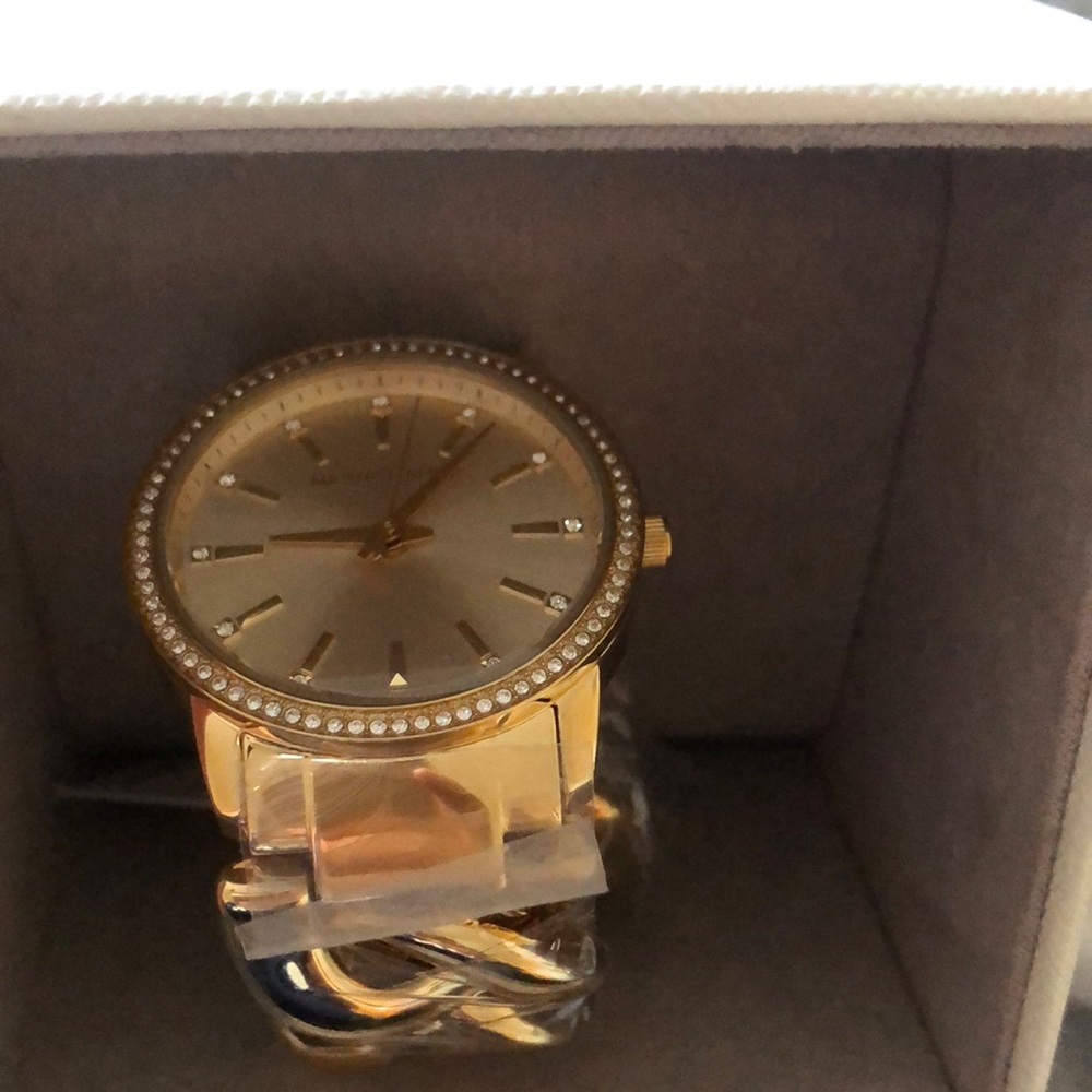 Watch - Picture 2 of 3